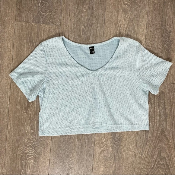 Shein Women’s Cropped T-shirt Top Short sleeve pale blue Casual Size Large - Picture 3 of 7